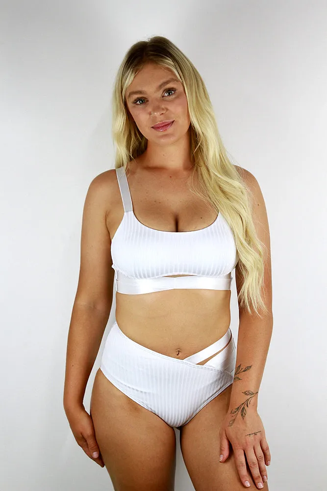 Crystal V Mid Waist Short - White