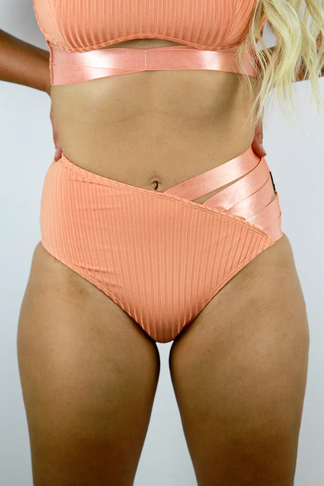 Crystal V Mid Waist Short - White