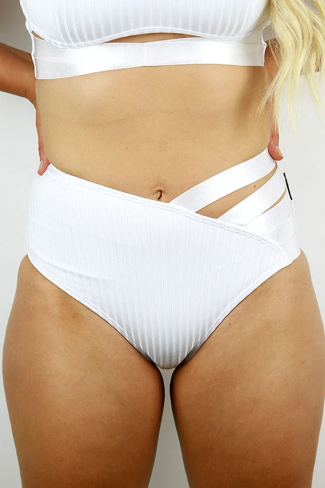 Crystal V Mid Waist Short - White