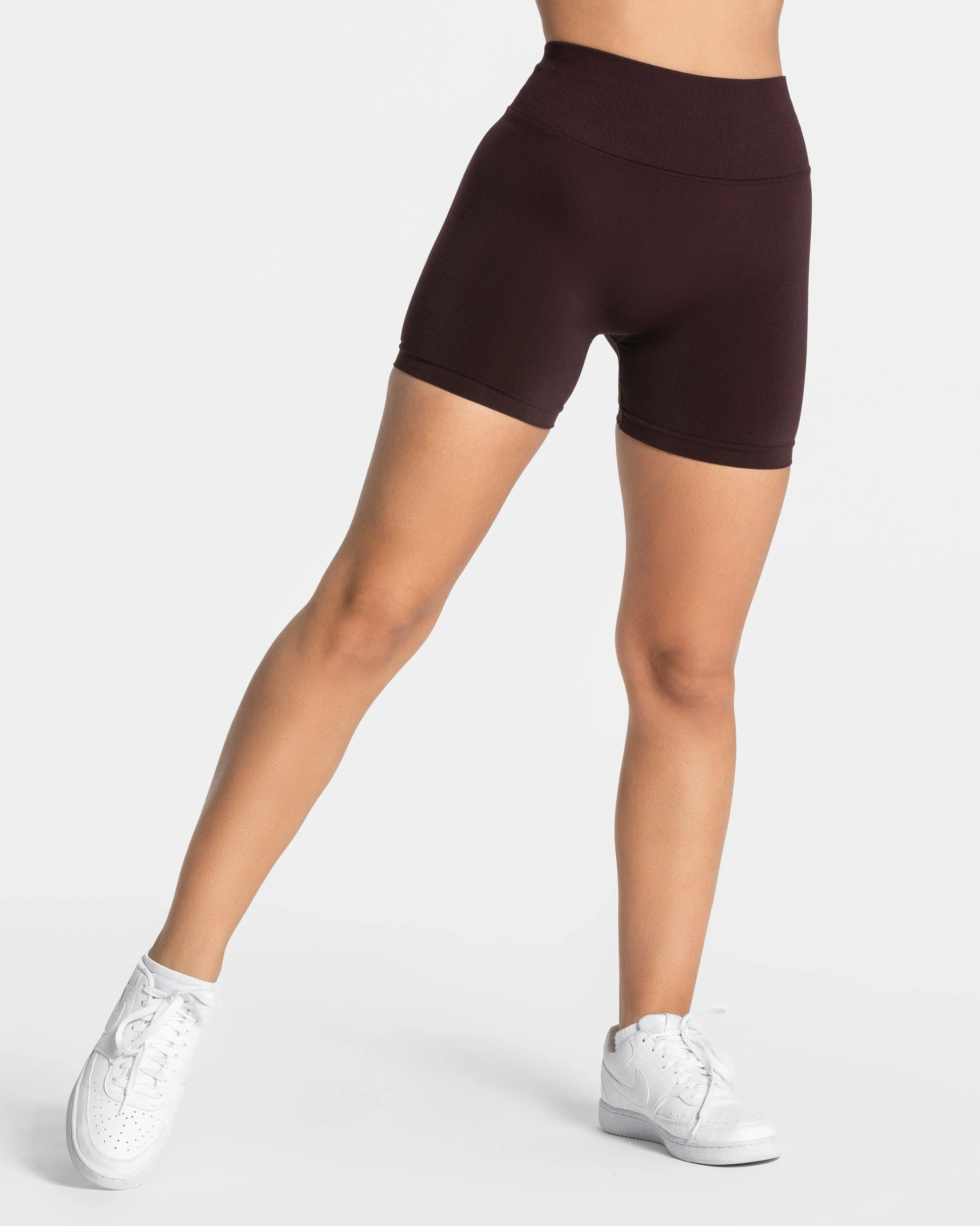 Essence V-Back Covert Scrunch Short "Merlot"