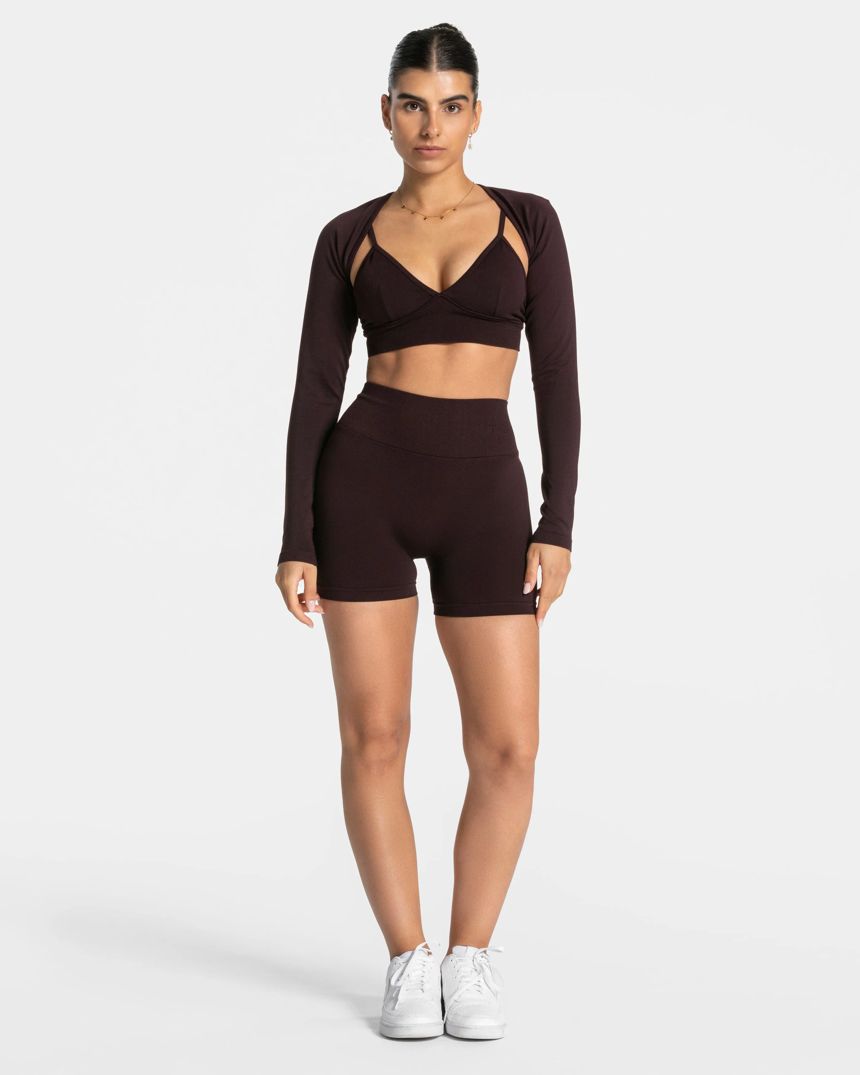 Essence V-Back Covert Scrunch Short "Merlot"