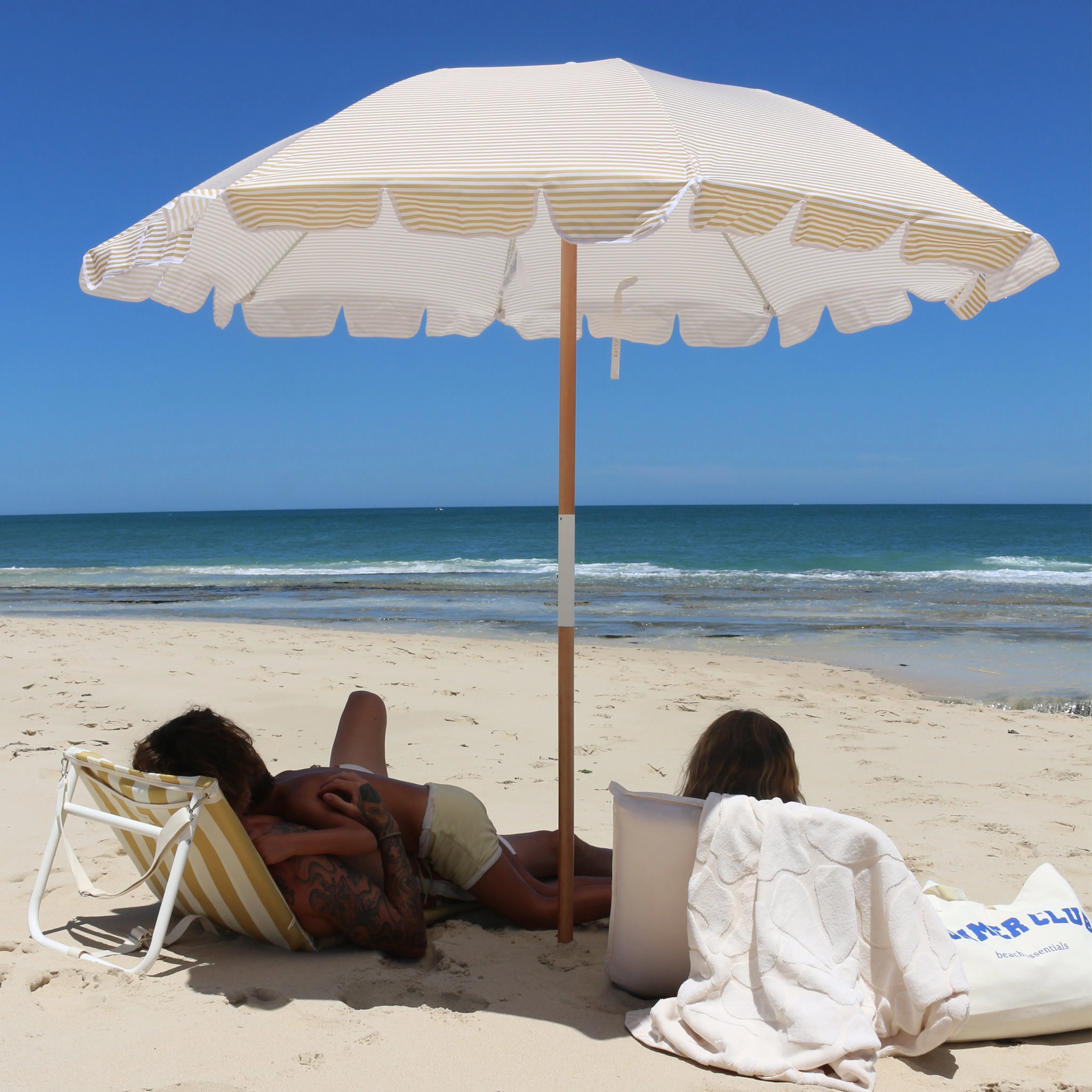 SUNNYLIFE BEACH UMBRELLA - MANGO BAY GOLDEN MUSTARD