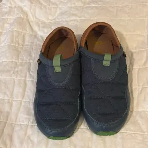 Teva kids camp shoes size 4 (big kid)